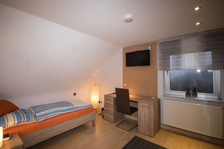 Ganze Wohnung, Moderne, neu renovierte **** - Ferienwohnung in ruhiger Lage am Stadtrand, 86 m² in Neunkirchen, Saarland