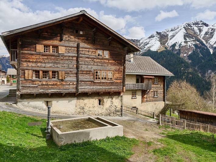 Ferienhaus für 6 Personen, mit Balkon und Terrasse sowie Garten in Lumnezia