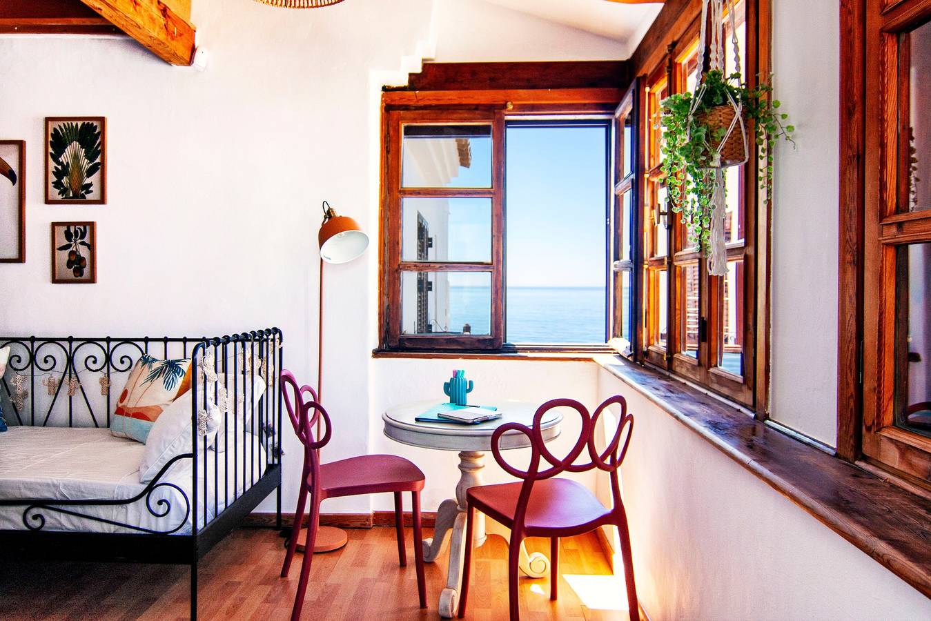 Beachfront Boho-Chic I – Stilvolles Haus direkt am Meer in Playa de Guadalobon, Estepona
