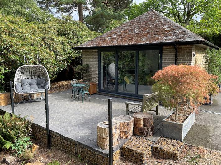 Log cabin for 2 people in Surrey