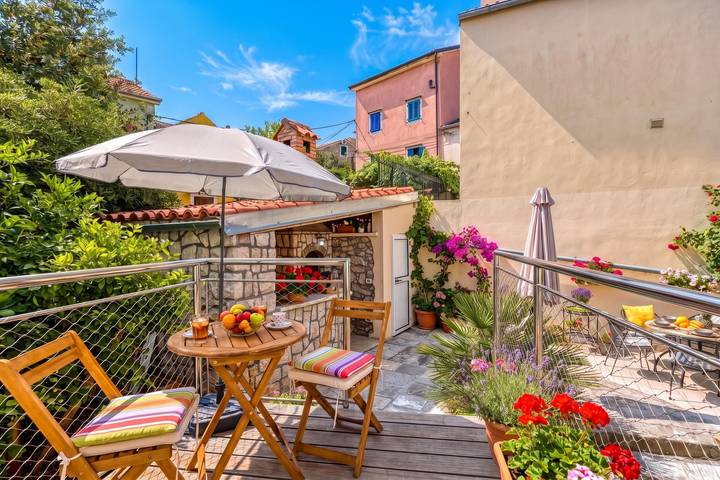 Island Villa Alba with Terrace & Grill in Mali Lošinj, Lošinj (Kvarner Bucht)