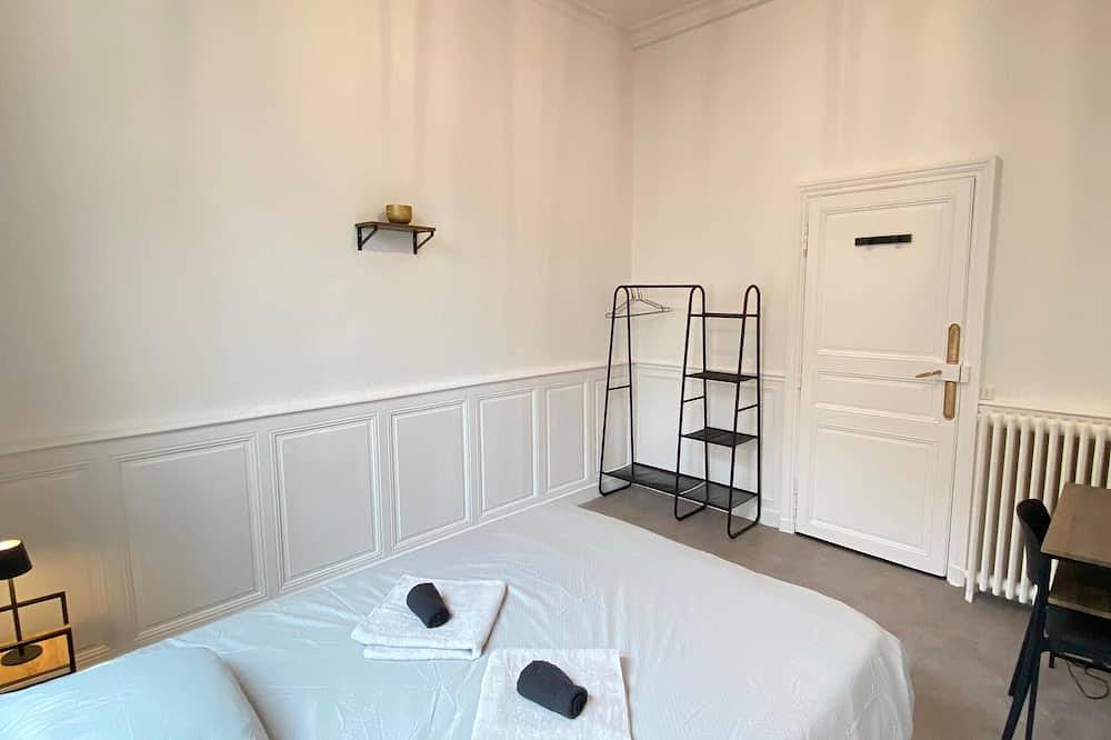 Entire apartment, L'Appartement Privilège - 4 bedrooms - Coeur d'Angers, Spacious and elegant in Angers, Loire Valley