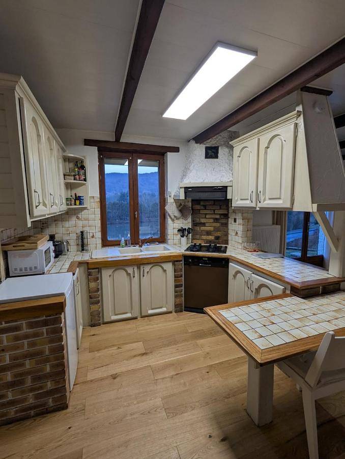 Location de vacances pour 8 personnes, avec vue et jardin à Bogny-sur-Meuse - 4