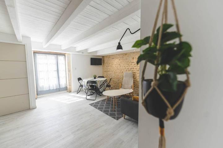 Location de vacances pour 4 personnes, avec jardin et jacuzzi à Montamisé - 2