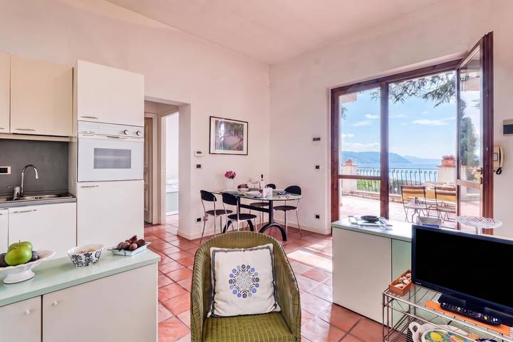 Appartamento intero, Hanbury Apt Pool And Sea in Latte (Ventimiglia), Ventimiglia