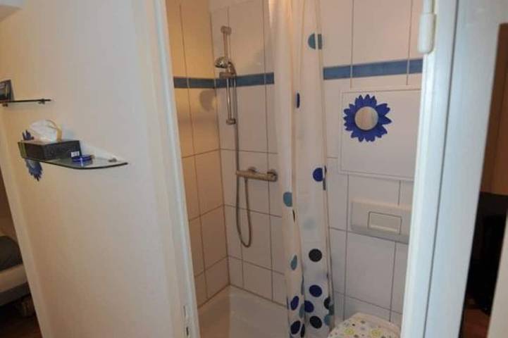 Ganze Wohnung, Top ! Apartment \"Base\" im Erdgeschoss für bis zu vier Personen in Hamburg-Nord, Hamburg