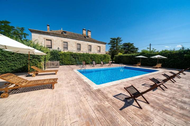 Casa rural para 2 personas, con piscina además de terraza y jardín en Ribera del Duero