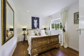 Glamping for 5 People in Chessington World of Adventures, Surrey, Photo 3