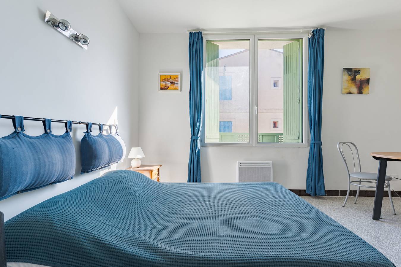 Estudio entero, Apartamento estudio "1 - Au Coeur du Village" in Charleval, Region de Aix-en-Provence