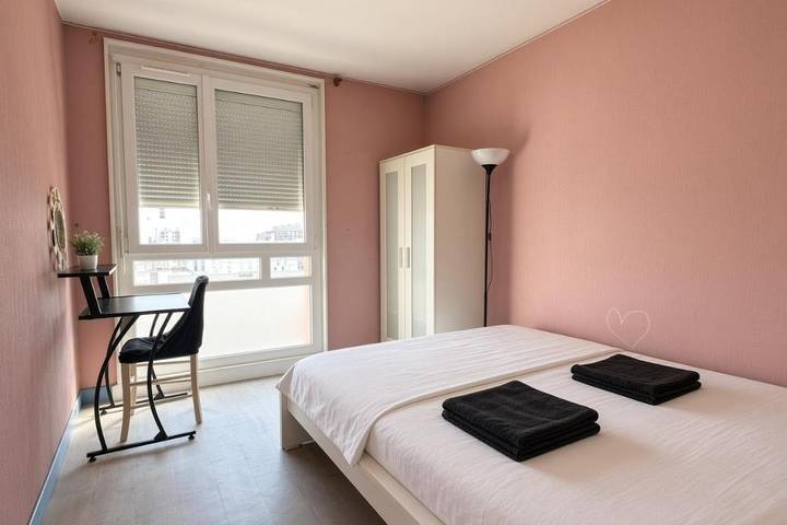 Chambre d’hôte pour 2 personnes, avec Terrasse ainsi que Jardin et Vue à Villejuif