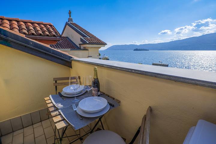 Gîte pour 4 personnes, avec vue ainsi que vue sur le lac et balcon, animaux acceptés dans Verbania - 3