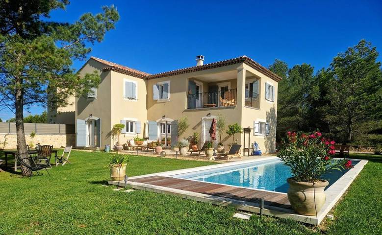 Chambre d’hôte pour 2 personnes, avec Terrasse et Jardin ainsi que Piscine et Vue à Lambesc