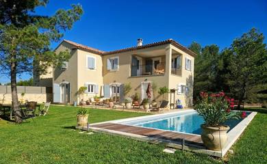 Chambre d’hôte pour 2 personnes, avec terrasse et vue ainsi que piscine et jardin à Lambesc