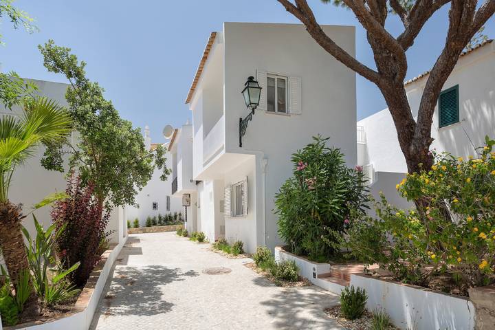 Villa 'Leeroy' con terraza privada, Wi-Fi y aire acondicionado in Vale do Lobo, Almancil