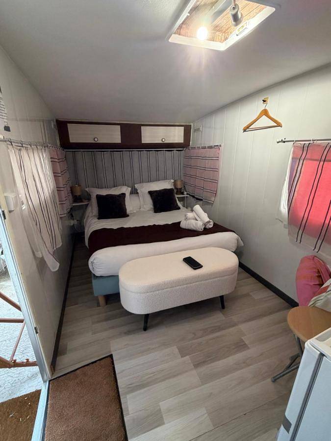 Chambre d’hôte pour 2 personnes, avec vue ainsi que jardin et piscine à Saint-Barthélemy-de-Vals