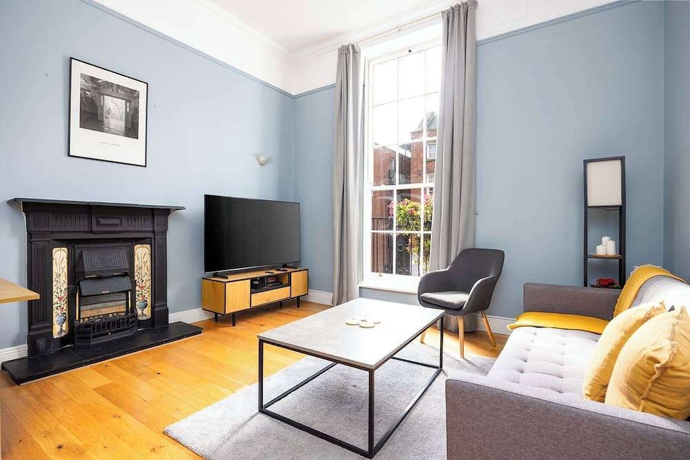 Ganze Wohnung, 2Bed Flat W/ Private Balcony & Fireplace in Dublin, County Dublin