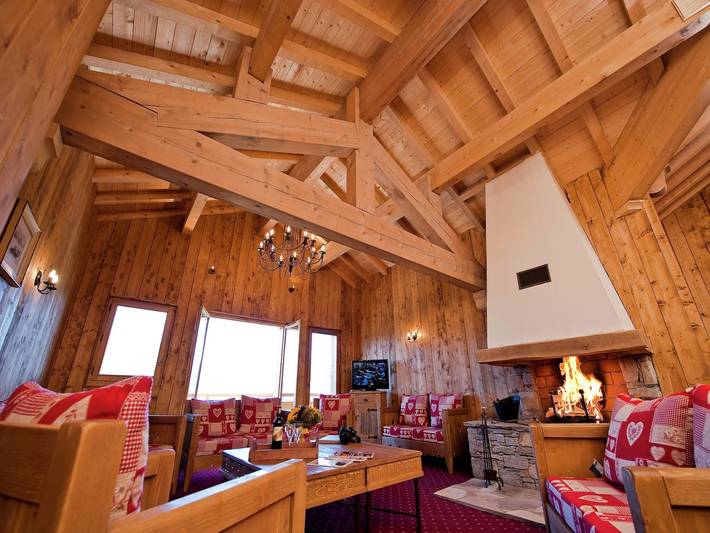 Gîte pour 14 personnes, avec sauna et piscine, adapté aux familles dans Station De La Rosiere - 2