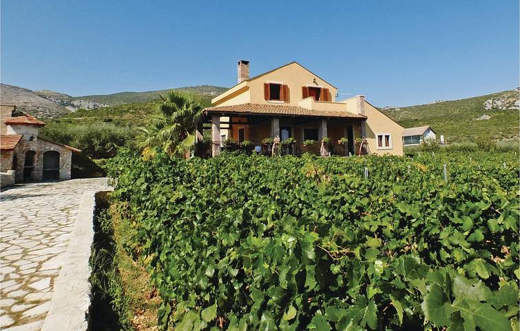 Ferienhaus für 8 Personen in Trogir