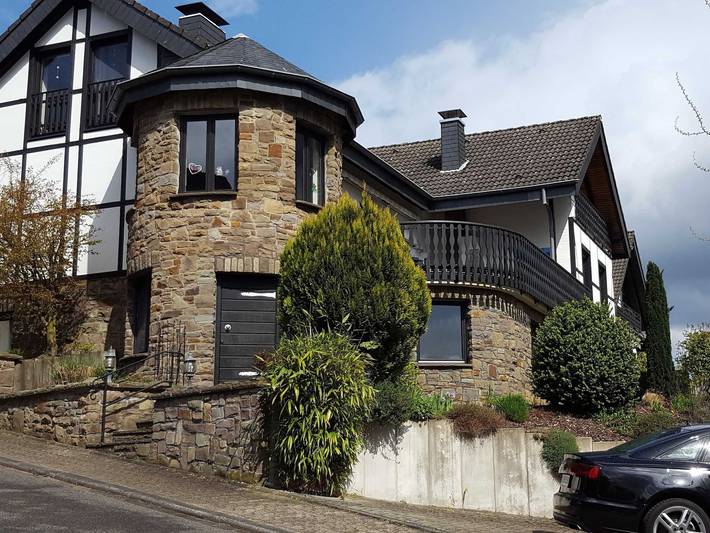 Ferienwohnung für 5 Personen, mit Garten und Pool sowie Sauna und Ausblick in Bergisches Land