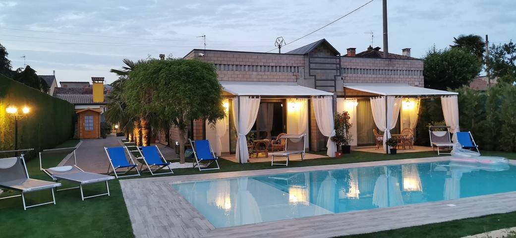 Casa vacanza per 12 persone, con giardino, con animali domestici - 1