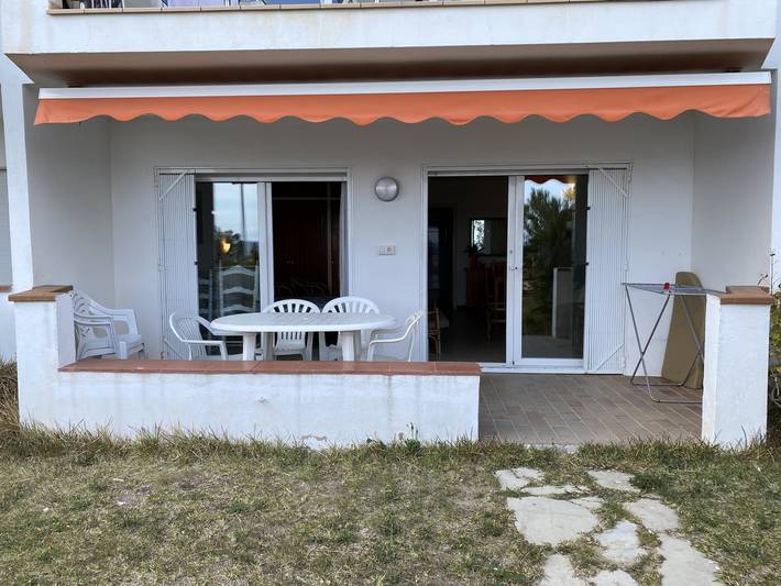 Entire apartment, Holiday apartment for 6 people with terrace in Platja de Sant Margarida (Roses), Roses