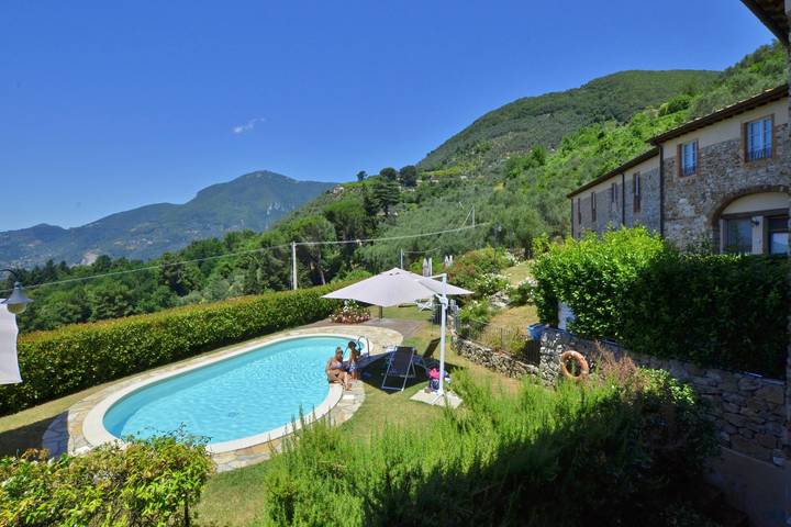 Gîte pour 4 personnes, avec terrasse et piscine, adapté aux familles à Camaiore - 2