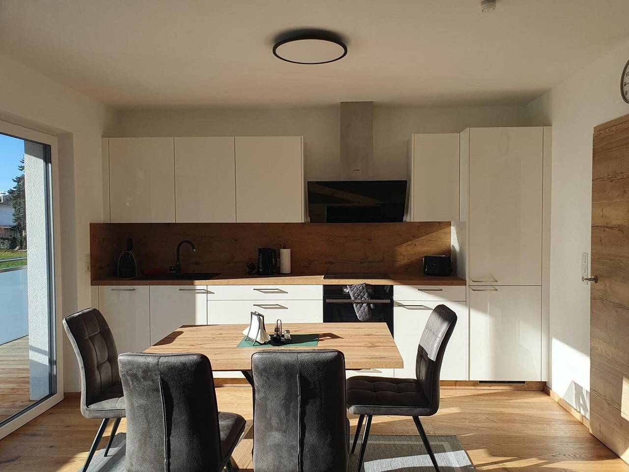Little Alpenapart Apartment with Mountain View, Balcony, and Wi-Fi