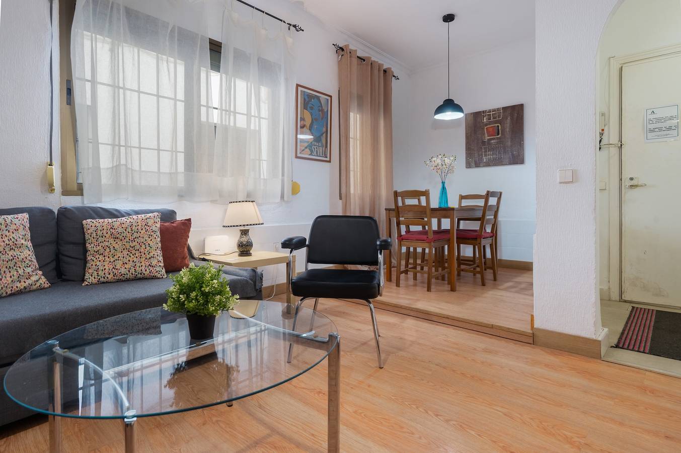 Apartamento entero, Apartamento 'El Oasis' con balcón, Wi-Fi y aire acondicionado in Casco Antiguo, Sevilla
