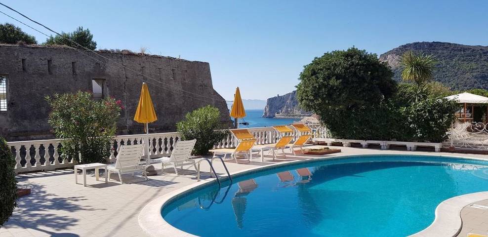 Hôtel pour 3 personnes, avec jardin et piscine
