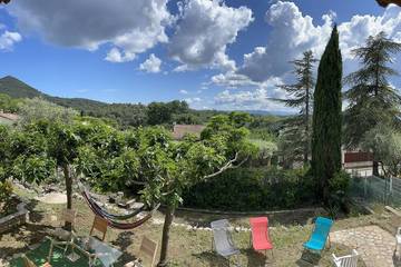 Gîte pour 5 personnes, avec balcon et jardin, animaux acceptés à Pontevès