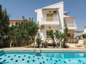 Ferienhaus für 8 Personen, mit Pool und Balkon sowie Garten in Pitsidia