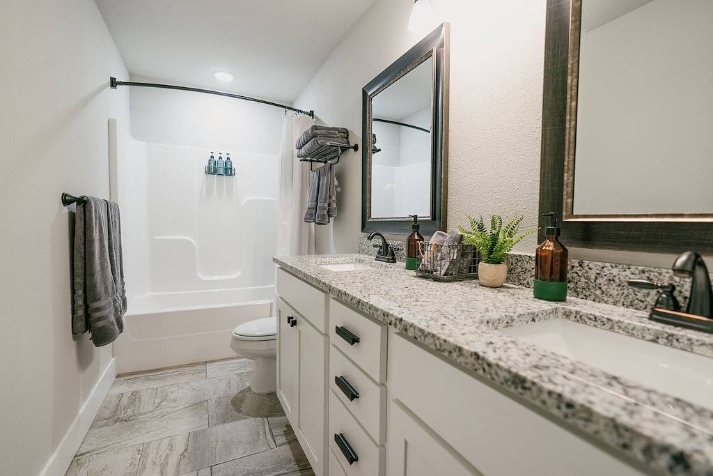 Best of Bentonville! Bike to Coler/Dwtn Square - Early check-in! in Bentonville, Ozark Mountains