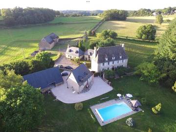 Chambre d’hôte pour 2 personnes, avec vue et jardin ainsi que terrasse et piscine en Corrèze