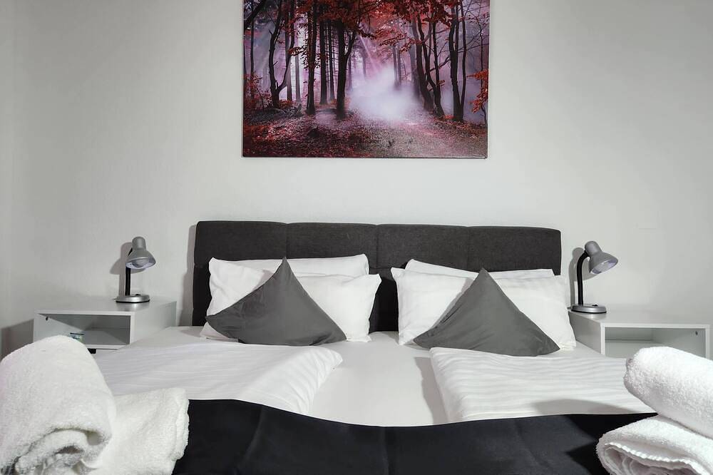 Basic Doppelzimmer mit eigenem Bad in Rastatt, Nordschwarzwald