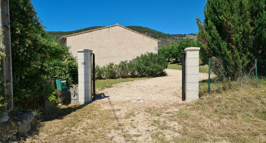 Gîte pour 4 personnes, avec piscine ainsi que terrasse et jardin à Lagorce - 4