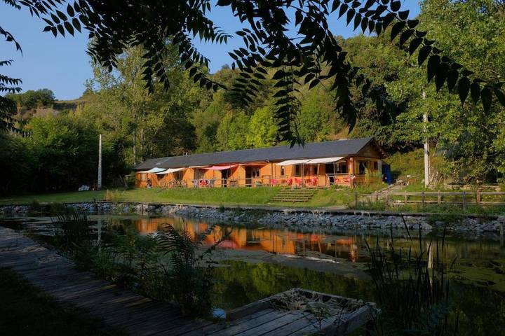 Location de vacances pour 2 personnes, avec vue ainsi que jardin et vue sur le lac à Vega de Valcarce
