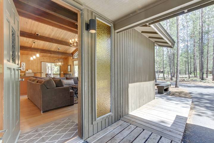 Vacation house for 6 people, with pool and terrace, with pets in Oregon