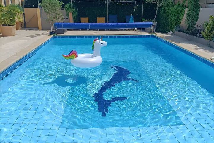 Location de vacances pour 6 personnes, avec terrasse ainsi que jardin et piscine, animaux acceptés à Gargas