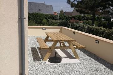 Gîte pour 4 personnes, avec jacuzzi ainsi que jardin et terrasse, animaux acceptés à Surtainville