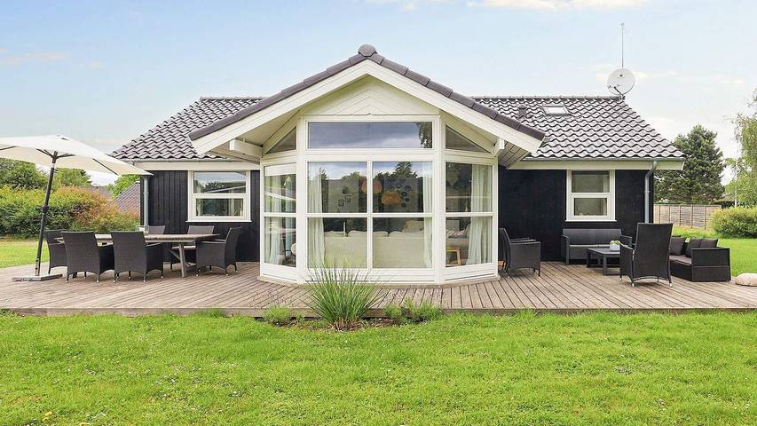 Ferienhaus für 7 Personen, mit Sauna und Whirlpool sowie Terrasse in Marielyst