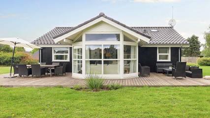 Ferienhaus für 7 Personen, mit Whirlpool und Terrasse sowie Sauna in Marielyst