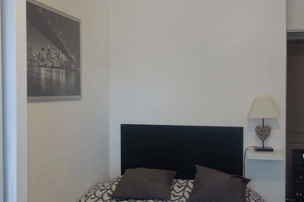 At the foot of the Alpilles mountains with direct access to the massif in Aureille, Arles und Umgebung