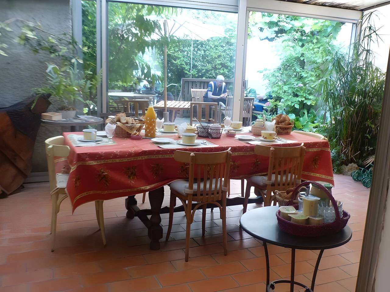 Chambre « Parfum De Soleil » avec terrasse partagée, jardin commun et Wi-Fi in Bédoin, Parc naturel régional du Mont-Ventoux