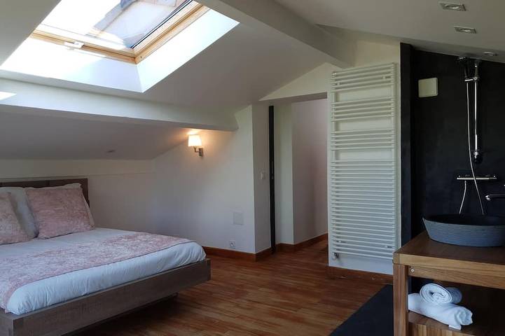 Location de vacances pour 22 personnes, avec jardin ainsi que terrasse et jacuzzi à Lablachère - 3