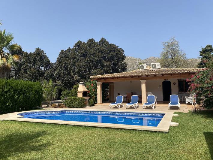 Finca für 4 Personen, mit Terrasse und Garten in Pollença