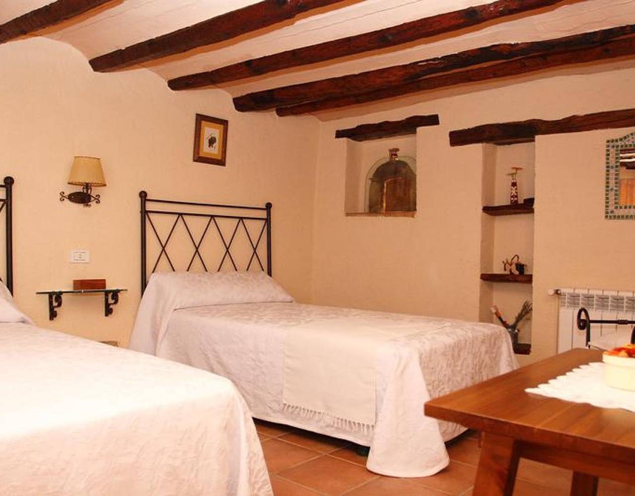 Country house for 14 people in Albocàsser, Castellón Province