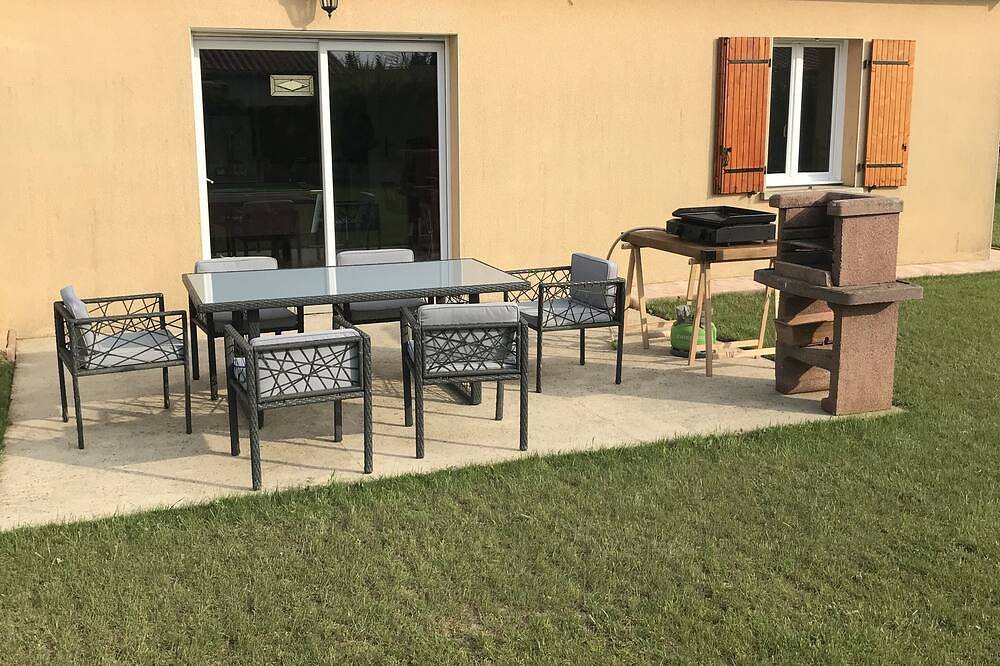 Beautiful, quiet house for 4 to 6 people. 15mn Vallée des Singes - 25mn Futuroscope in Vivonne, Vienne