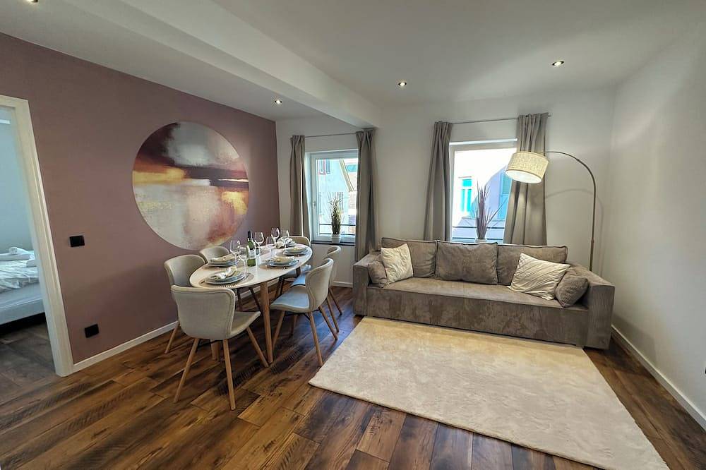 Ganze Wohnung, Charmante Ferienwohnung mit großer Dachterrasse & Wintergarten in Gau-Algesheim, Rheinhessen