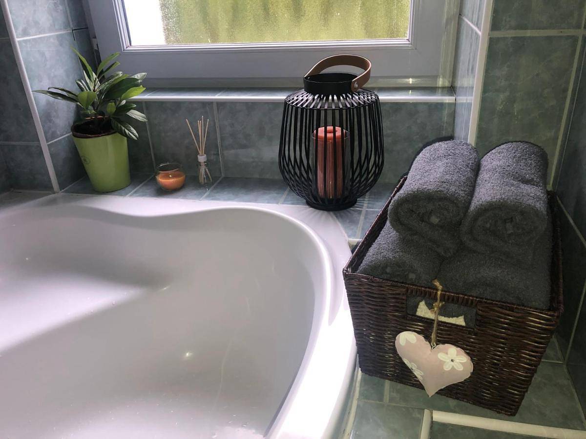 Geheel appartement, Two-Bedroom Apartment in Karlsbad, Karlsbad Regio