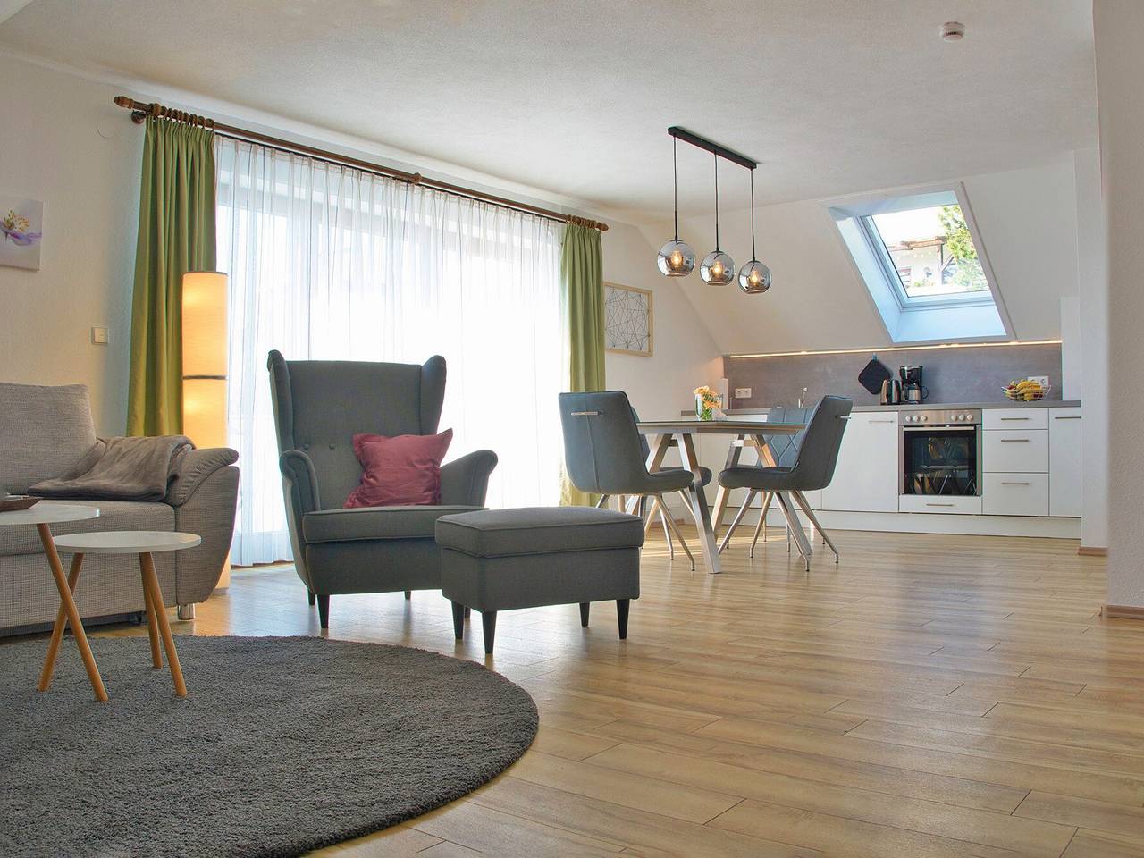 Ganze Wohnung, Ferienwohnung 'Weitblick' mit Gemeinschaftsgarten, Balkon und Wlan in Überlingen, Region Bodensee-Oberschwaben